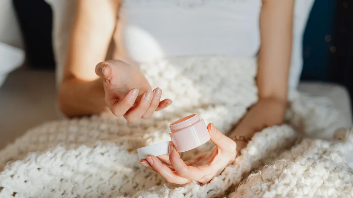 Prendre soin de ses mains l'hiver, l'essentiel